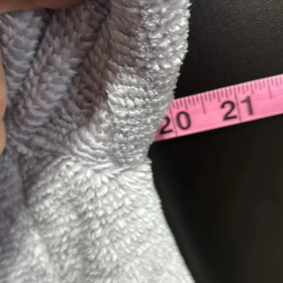 The North Face Osito jacket standard fit,zip front, pockets,cozy warm lavender - Picture 13 of 16